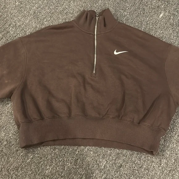 Womens Nike sweatsuit
Size Med top
Size SM bottom - Picture 3 of 6